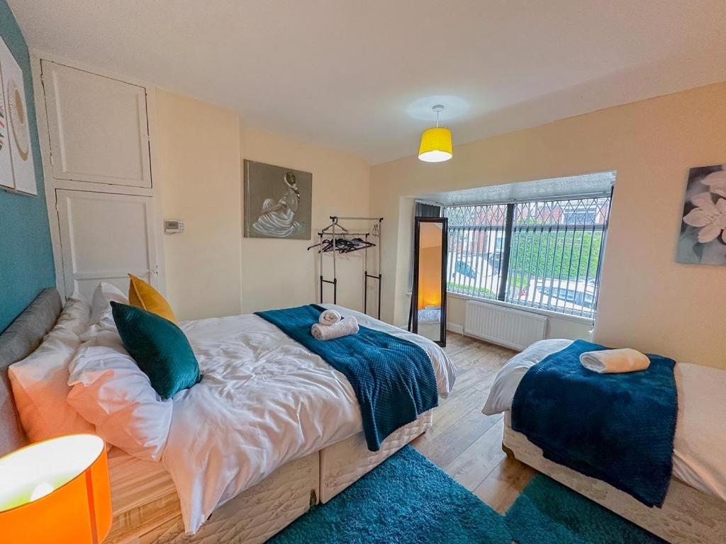 Hilltop Place , Parkway M1 J33 *