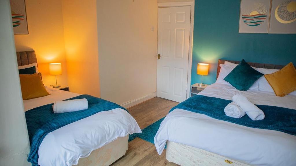Hilltop Place , Parkway M1 J33 Holiday home Sheffield