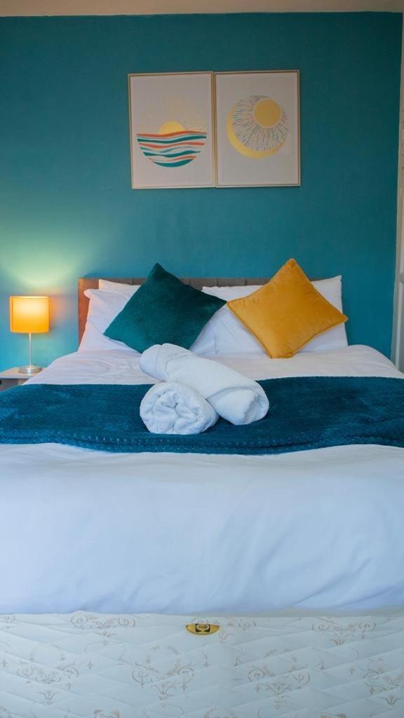 Holiday home Hilltop Place , Parkway M1 J33 Sheffield