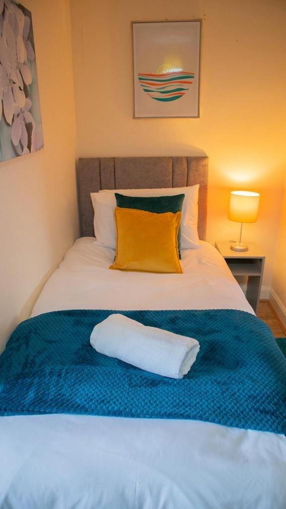 Hilltop Place , Parkway M1 J33 Holiday home