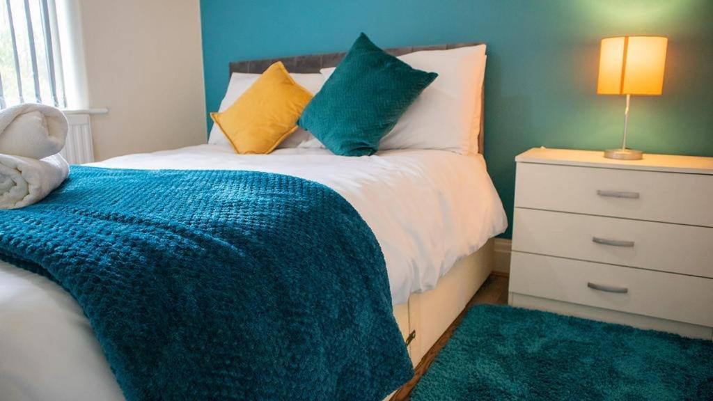 Holiday home Hilltop Place , Parkway M1 J33
