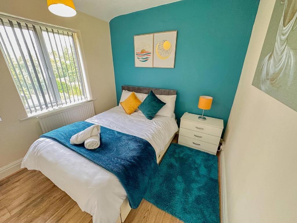 Hilltop Place , Parkway M1 J33 *