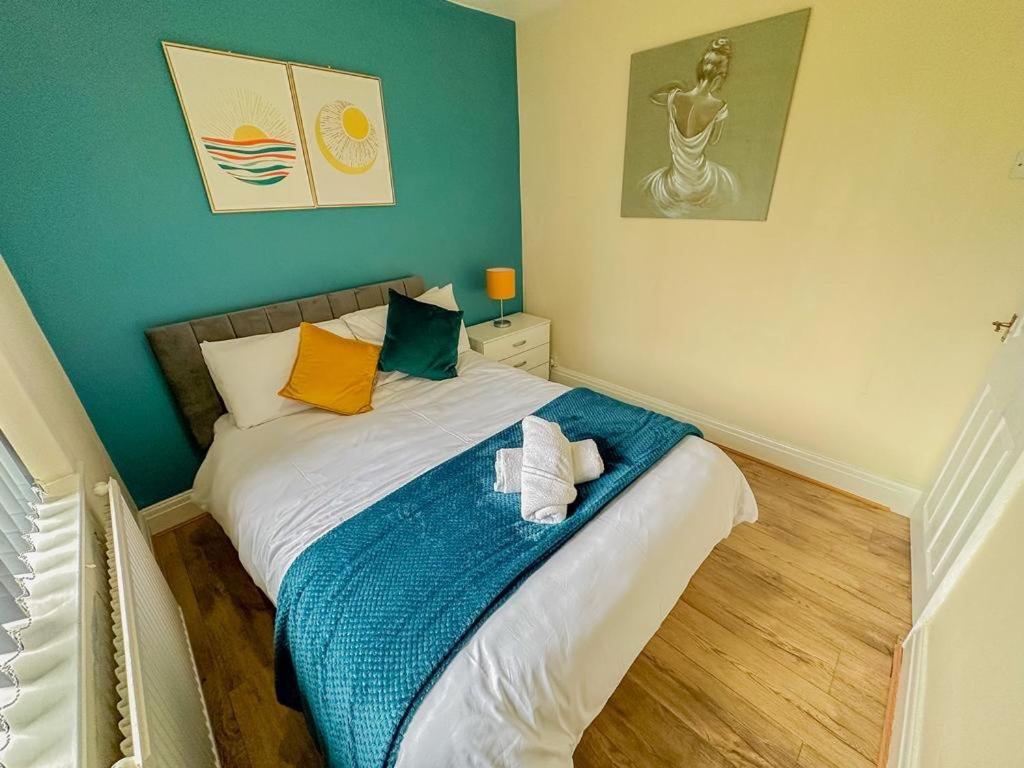 Holiday home Hilltop Place , Parkway M1 J33
