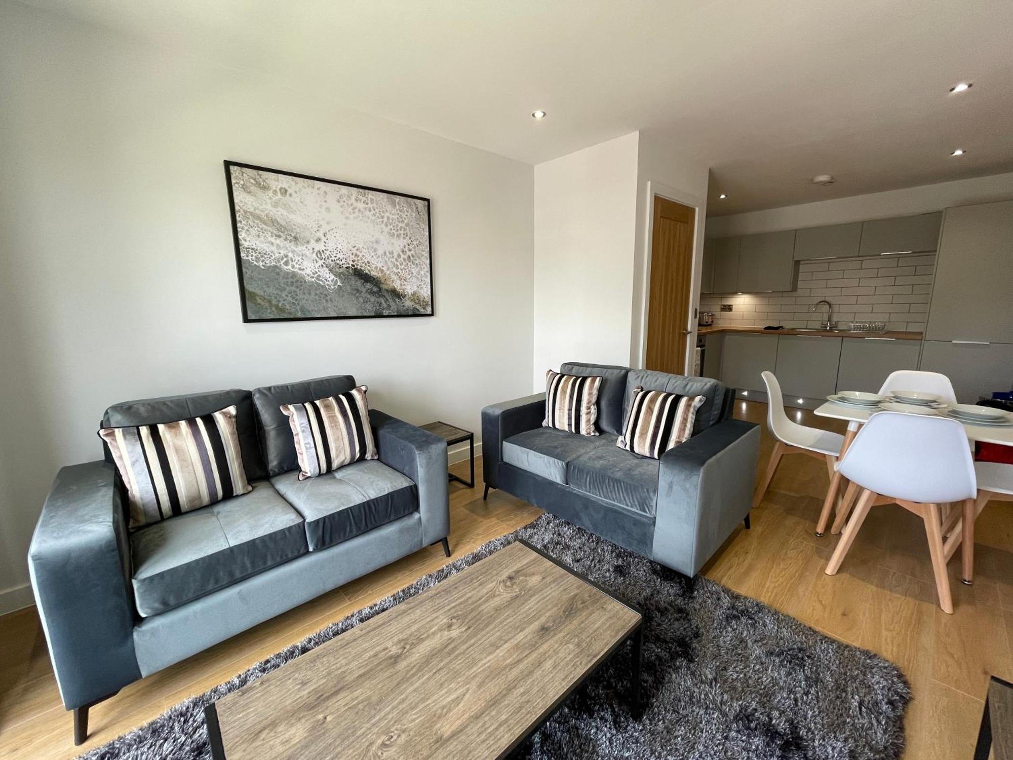 Apartment Stylish And Modern 2br With Parking *