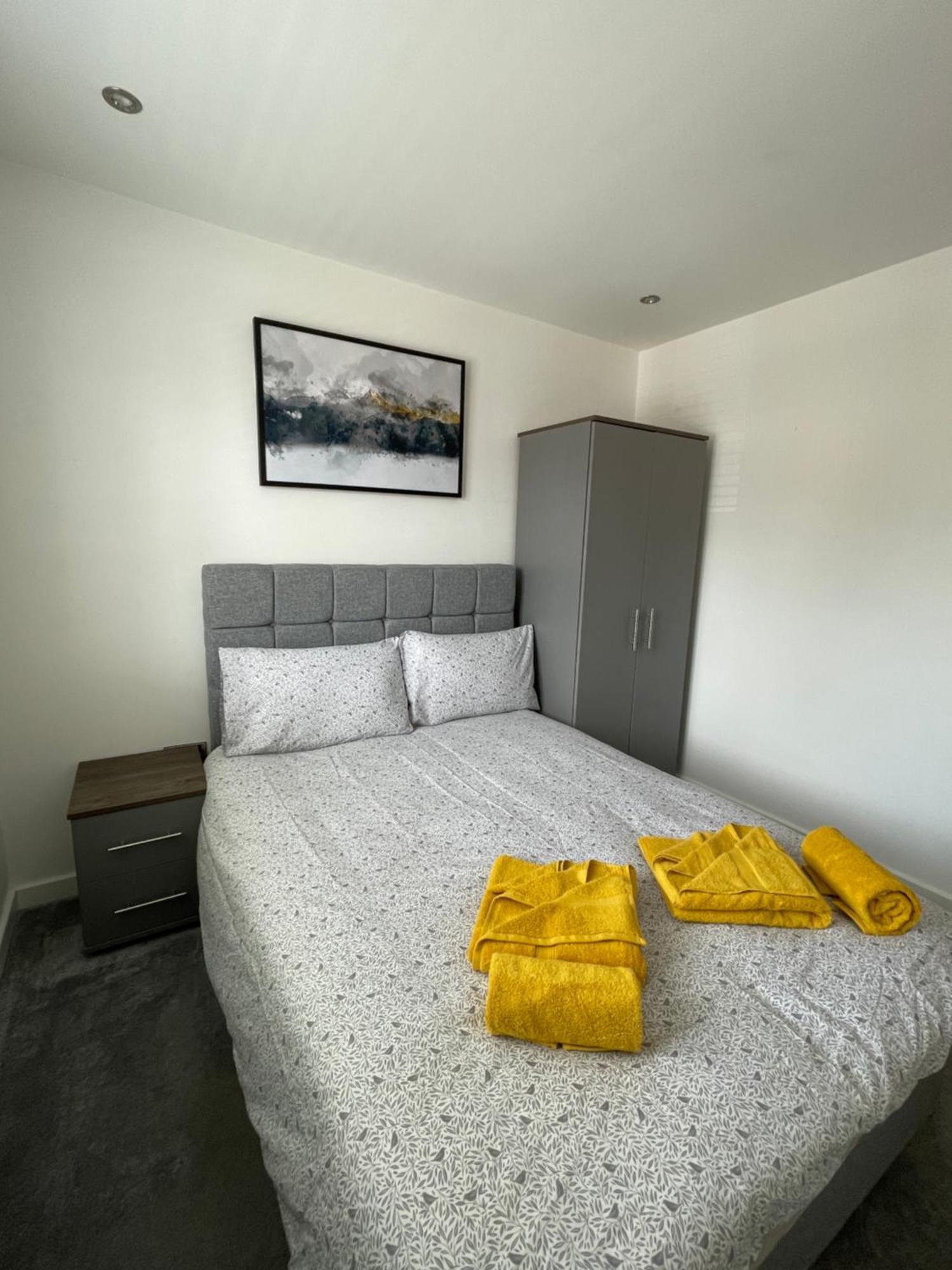 Stylish And Modern 2br With Parking *