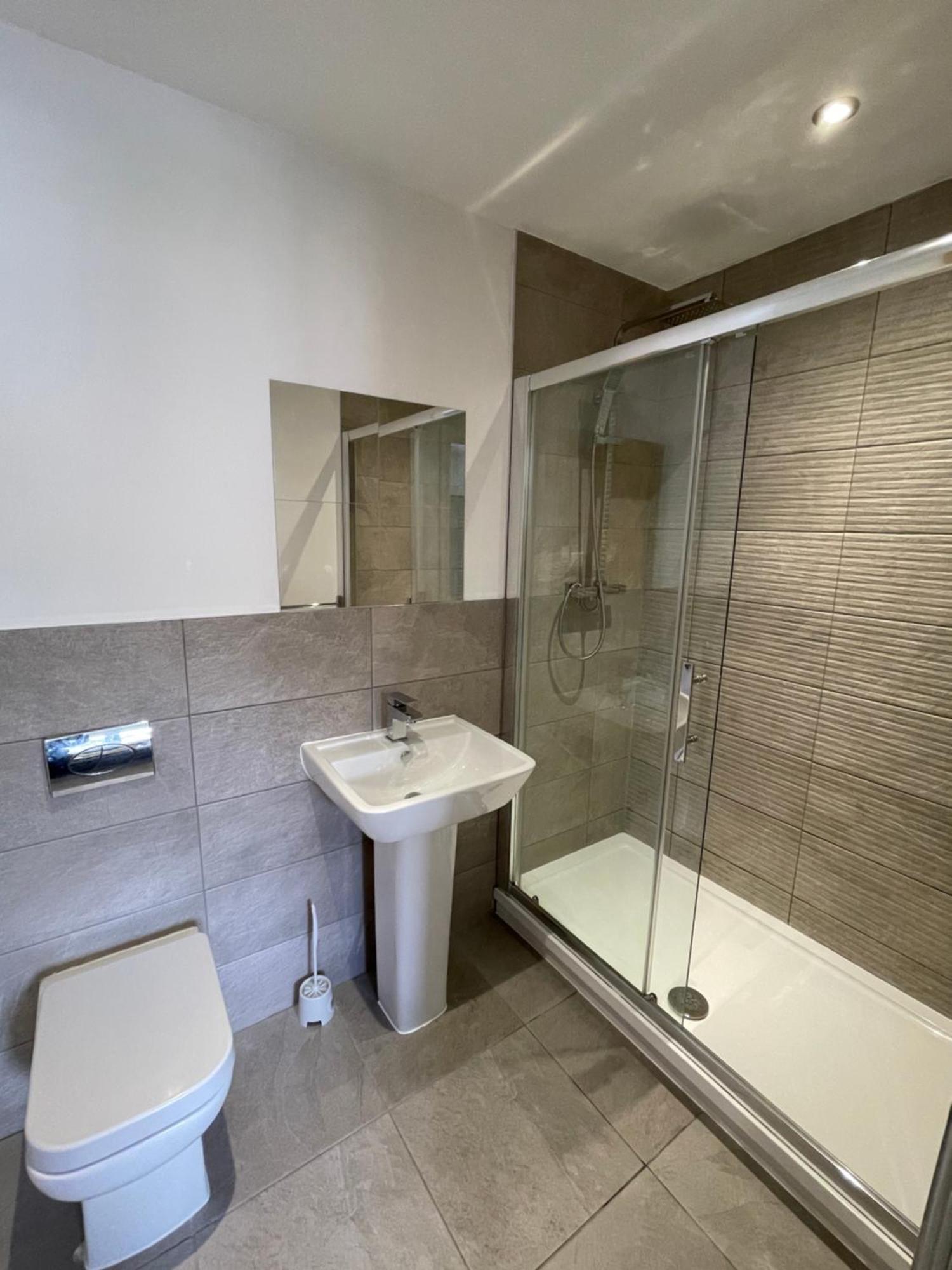 Stylish And Modern 2br With Parking * Sheffield