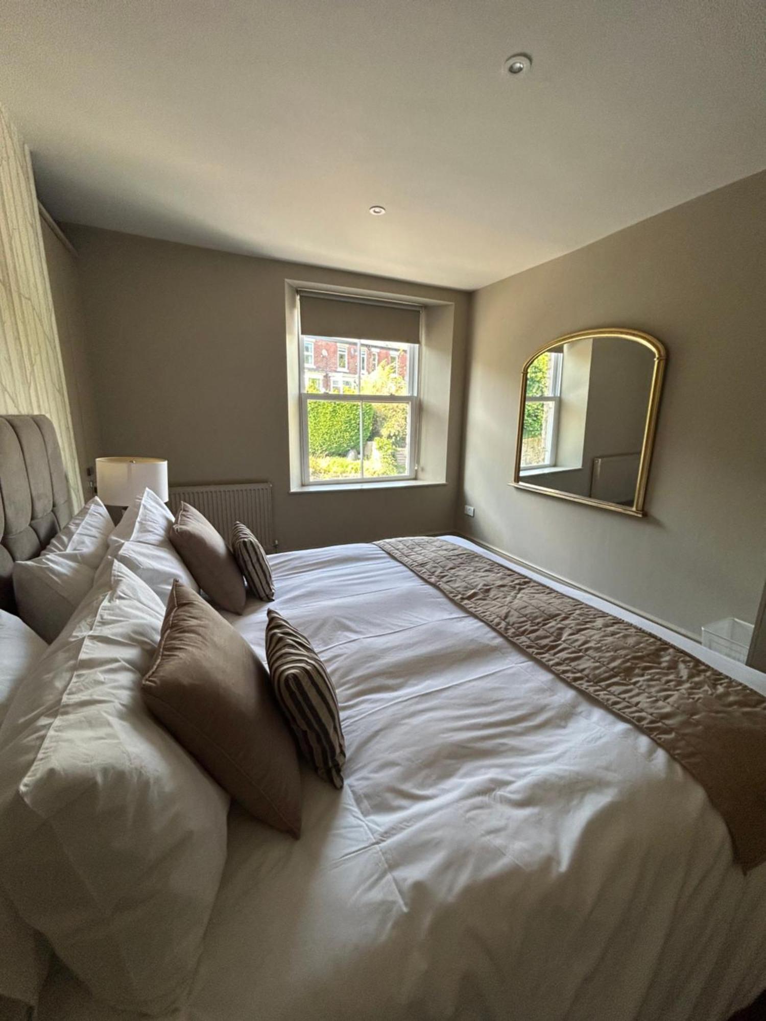 Luxury - Great Location Apartment