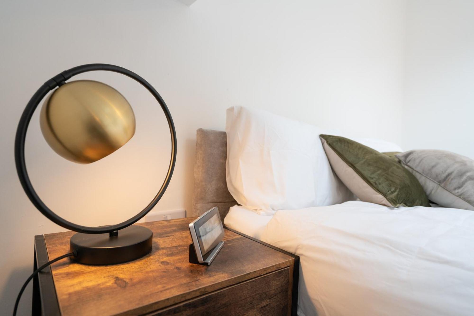 Deluxe In City Centre - Sleeps 6 *