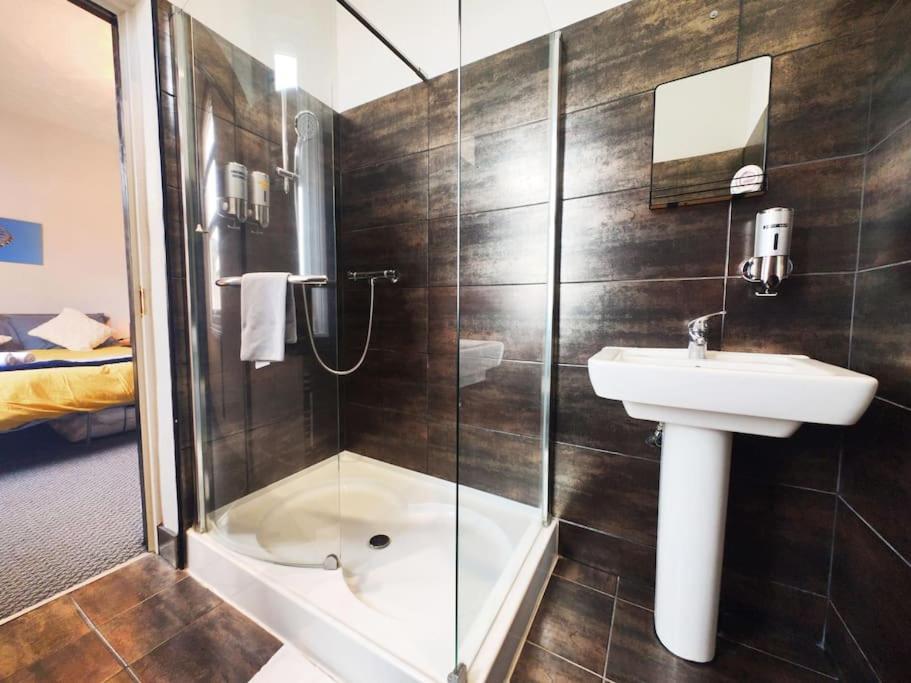 Apartment Elite Living - Centre Accommodates Up To 4 *