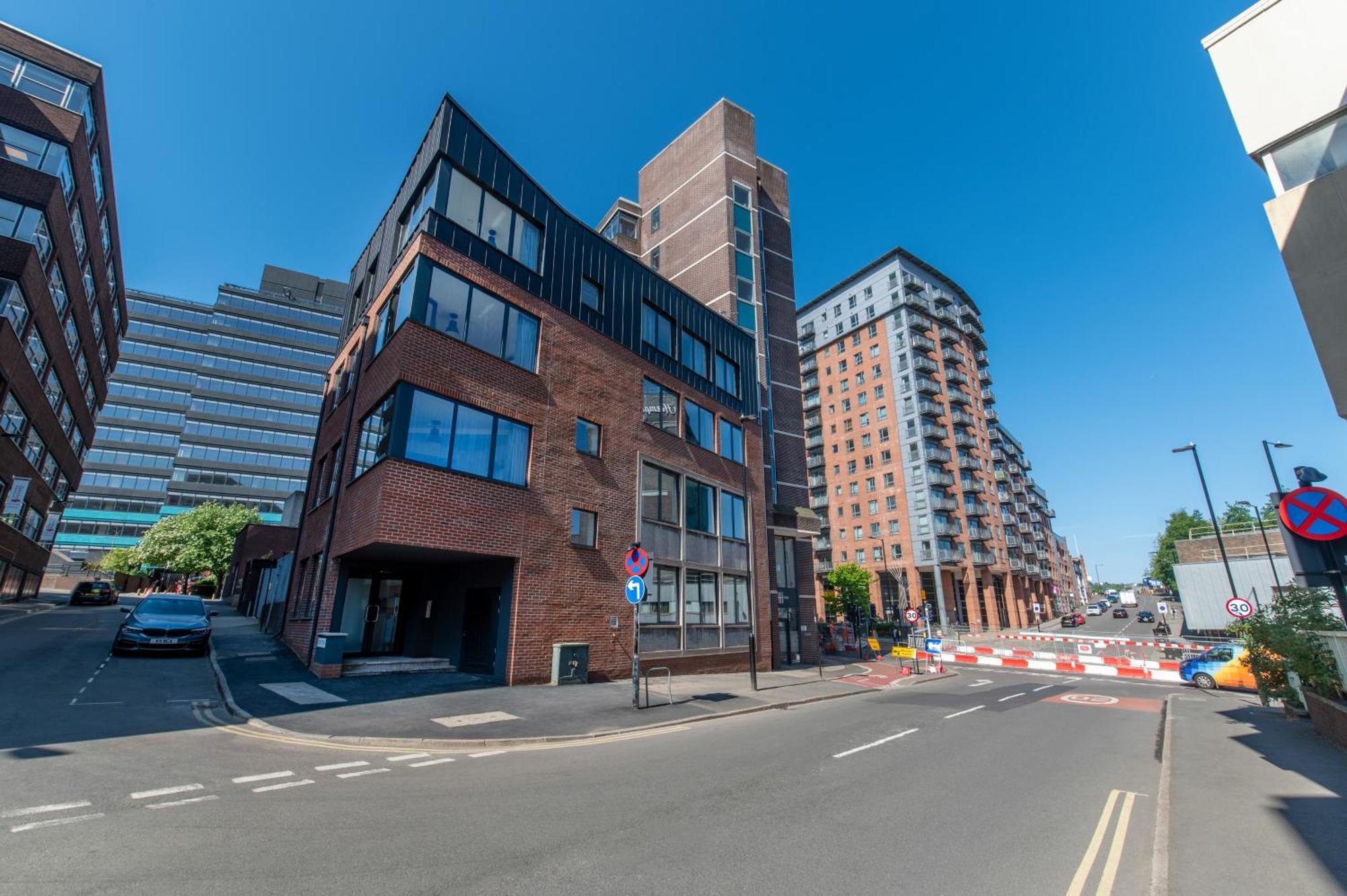 123 Queen Street - Crowd Luxury * Sheffield