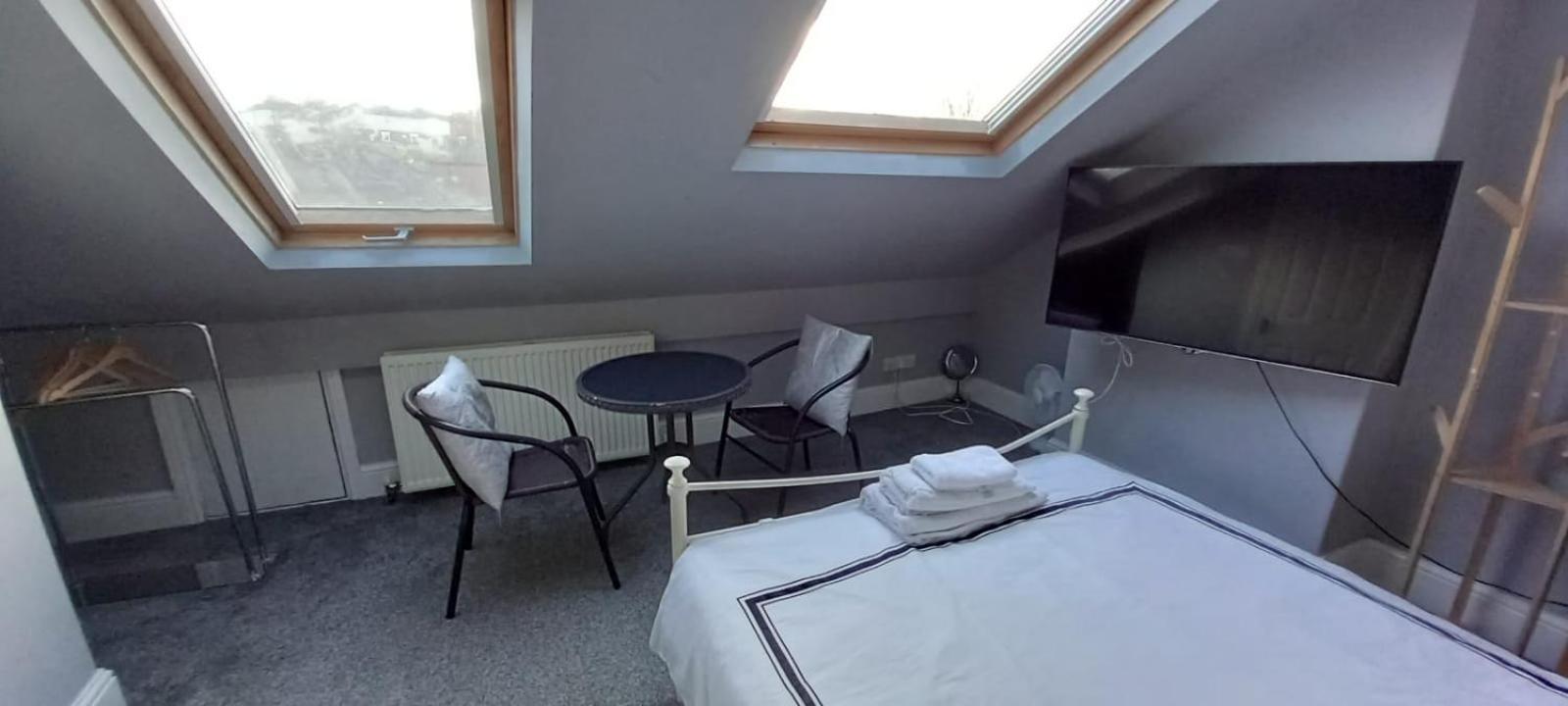 Homestay Serene Homes Sheffield, Private Ensuite Velux *