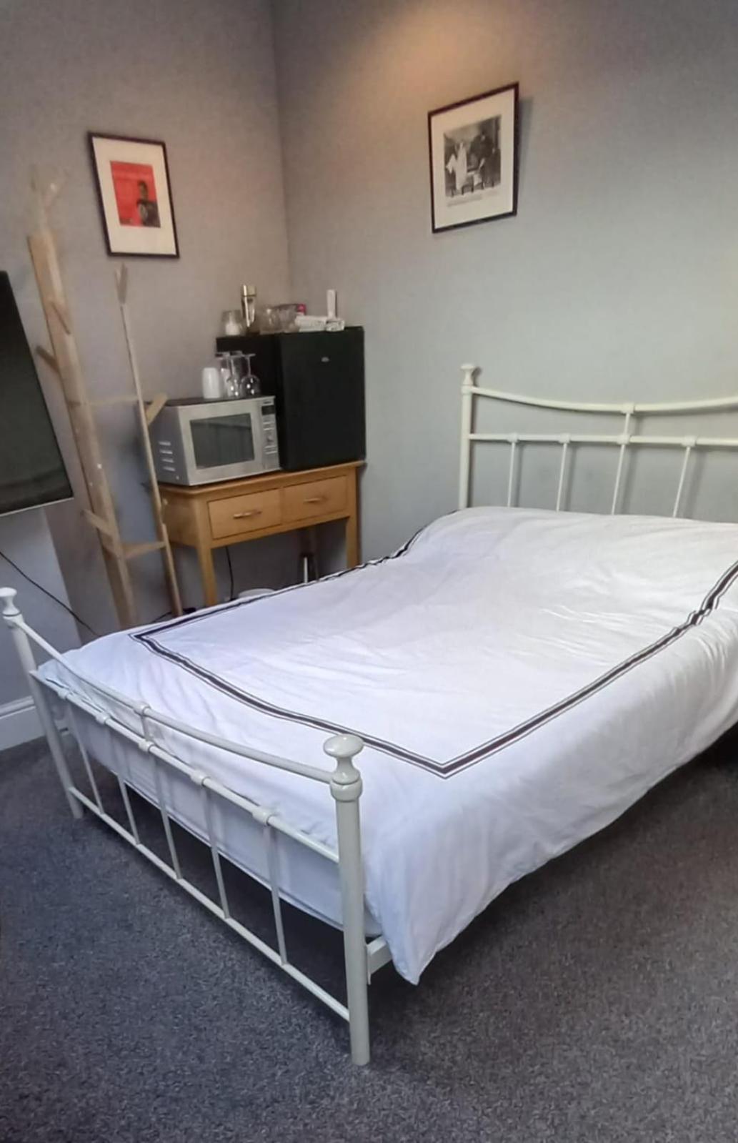 Serene Homes Sheffield, Private Ensuite Velux * Sheffield