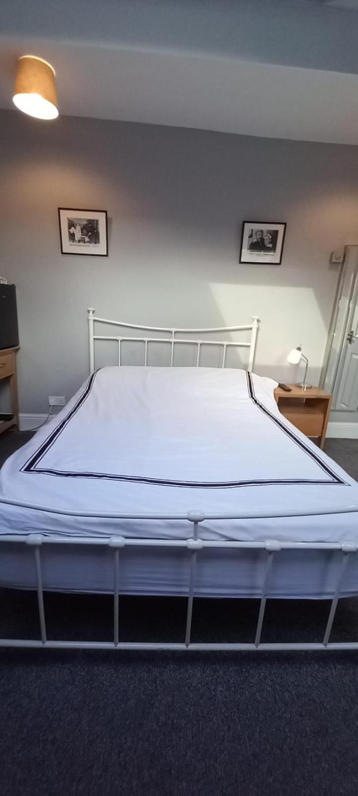 Serene Homes Sheffield, Private Ensuite Velux Homestay *