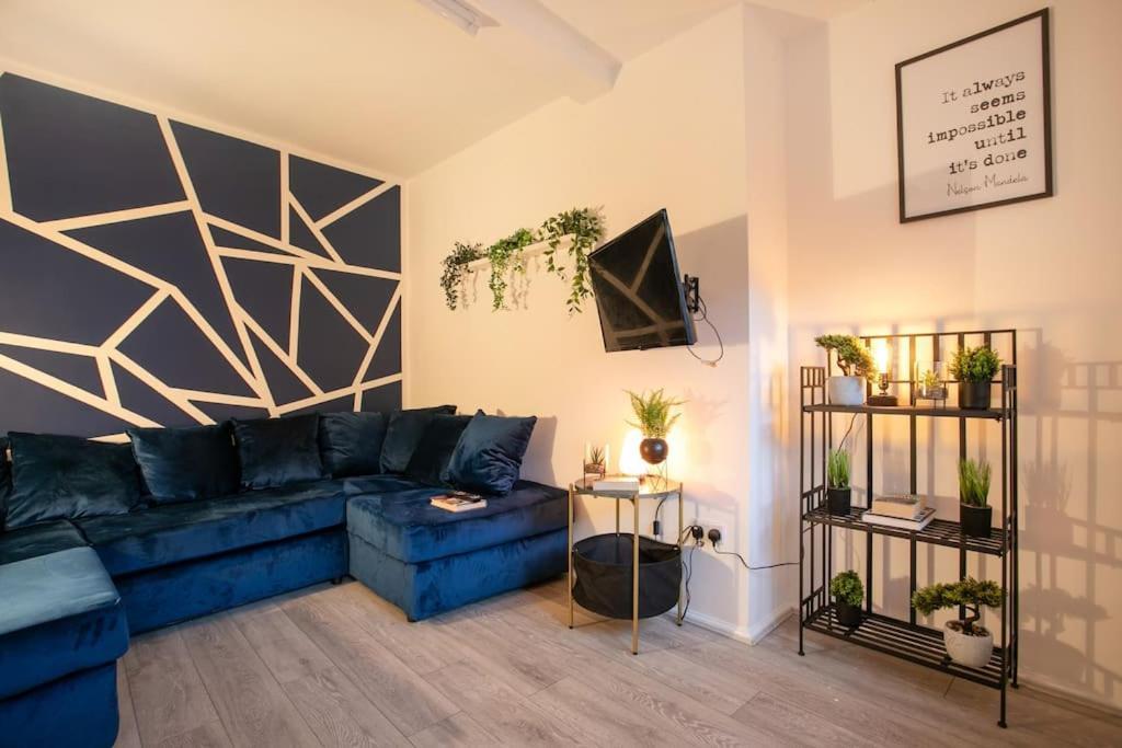 3 Bed Perfect For Contractors! Long Term Discount!