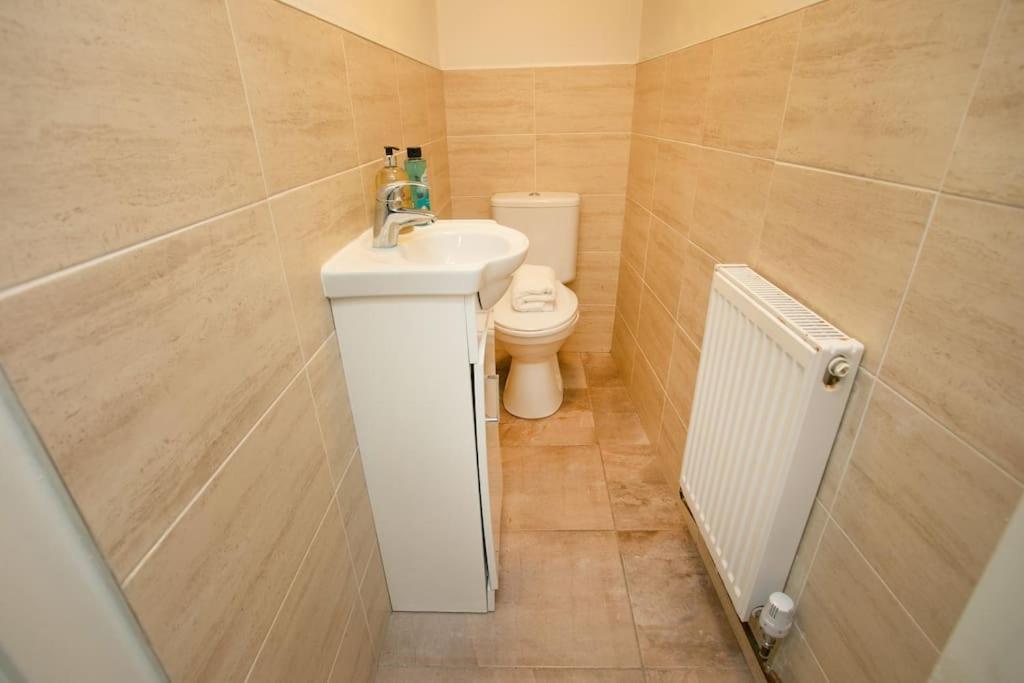 3 Bed Perfect For Contractors! Long Term Discount! Holiday home Sheffield