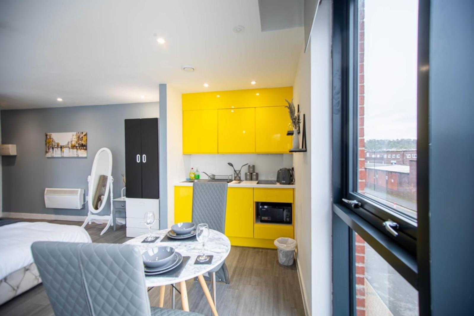 Excellent Balcony In Apartment *