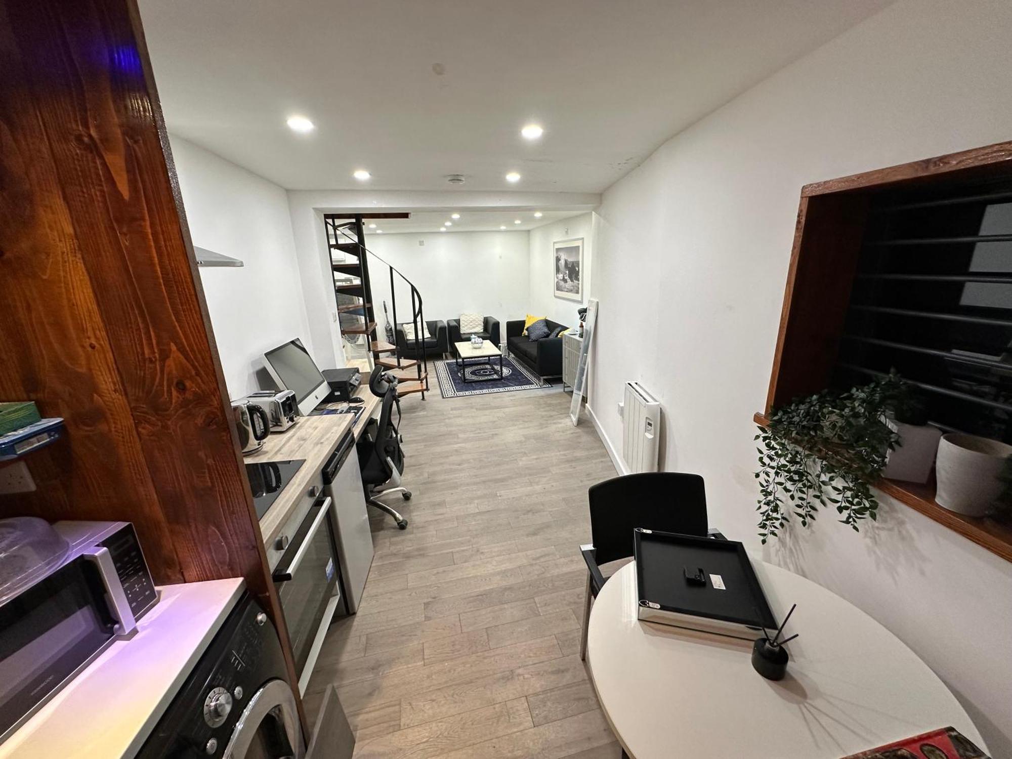 Canal, Open Space, Spotless, 2 Levels, 4pp, Free Parking, 5g Wifi Apartamento