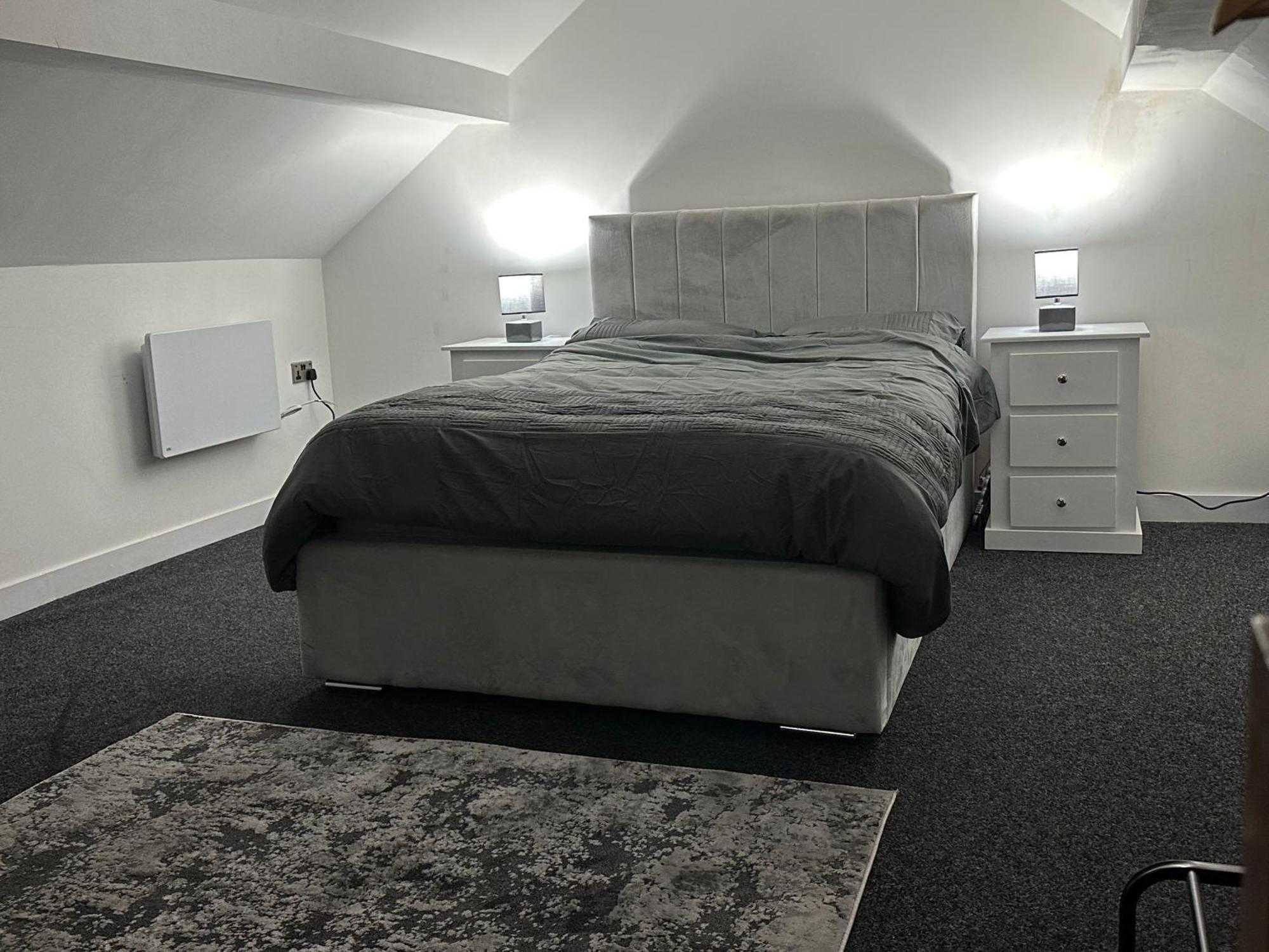 Canal, Open Space, Spotless, 2 Levels, 4pp, Free Parking, 5g Wifi * Sheffield