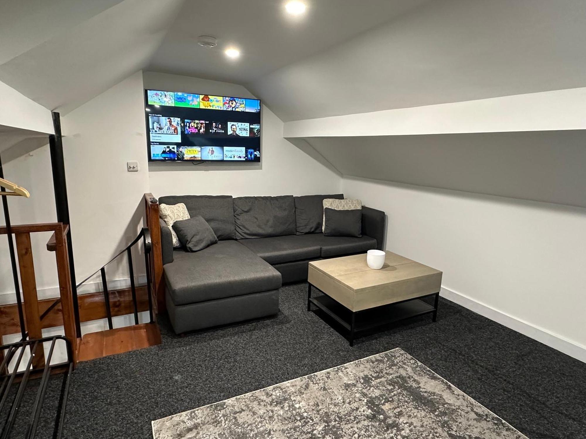 Canal, Open Space, Spotless, 2 Levels, 4pp, Free Parking, 5g Wifi
