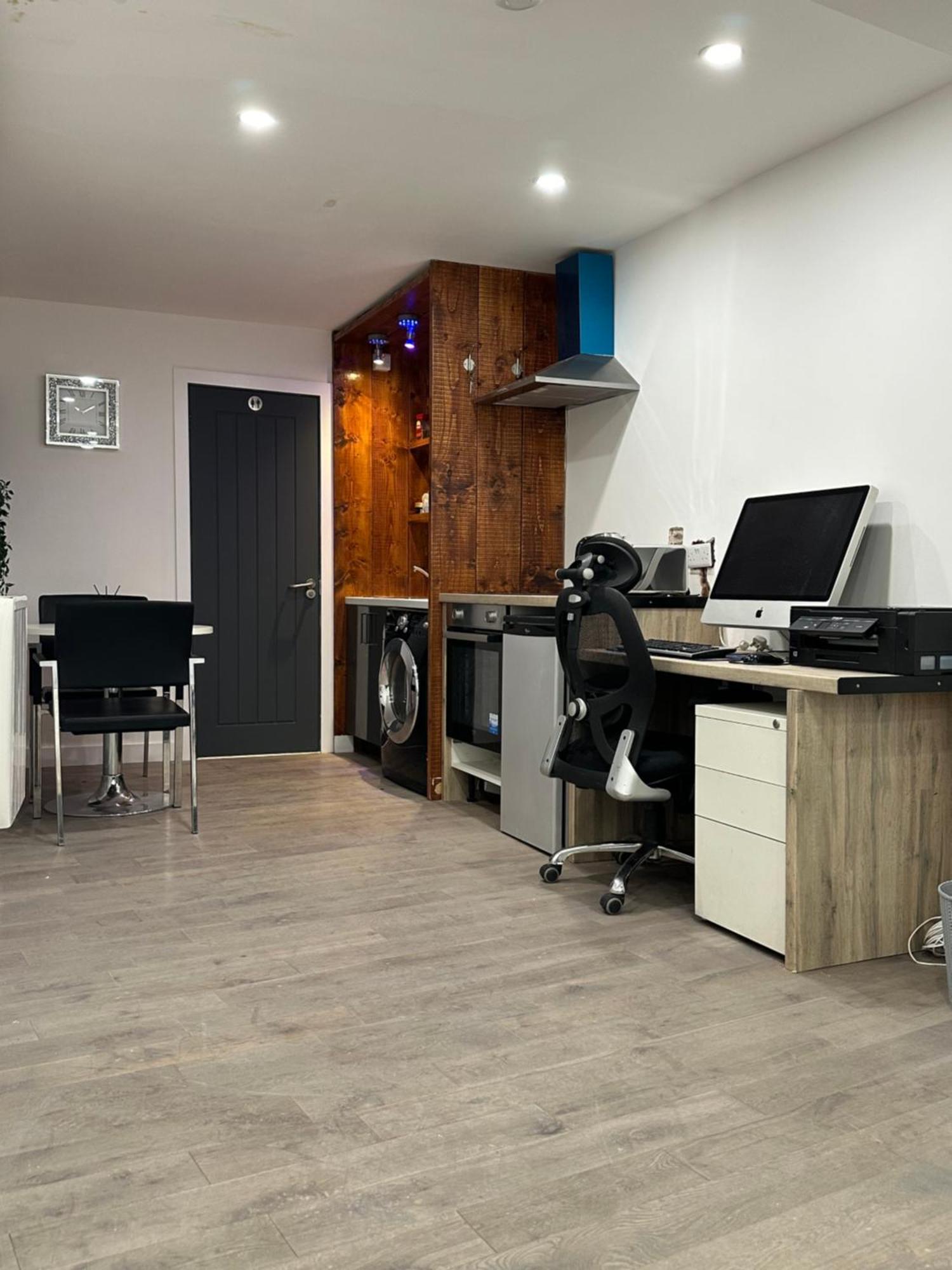 Canal, Open Space, Spotless, 2 Levels, 4pp, Free Parking, 5g Wifi Apartamento Sheffield