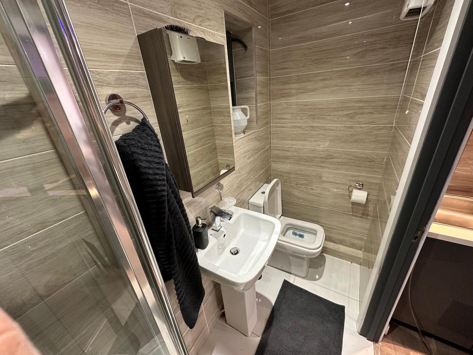 Canal, Open Space, Spotless, 2 Levels, 4pp, Free Parking, 5g Wifi Apartamento Sheffield