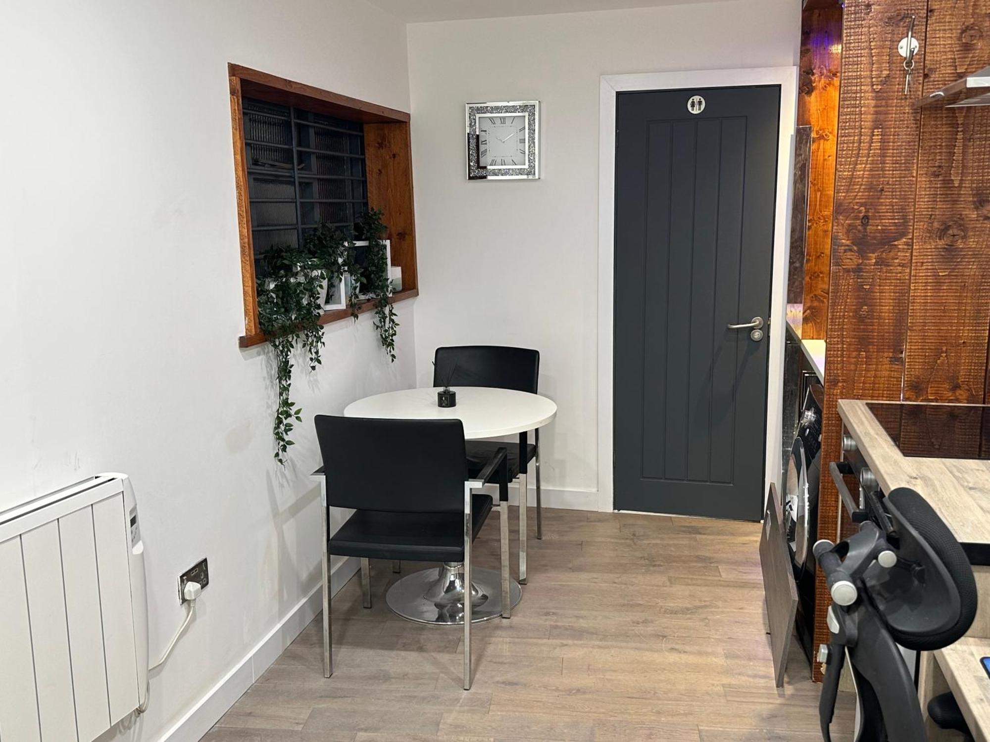 Canal, Open Space, Spotless, 2 Levels, 4pp, Free Parking, 5g Wifi Sheffield