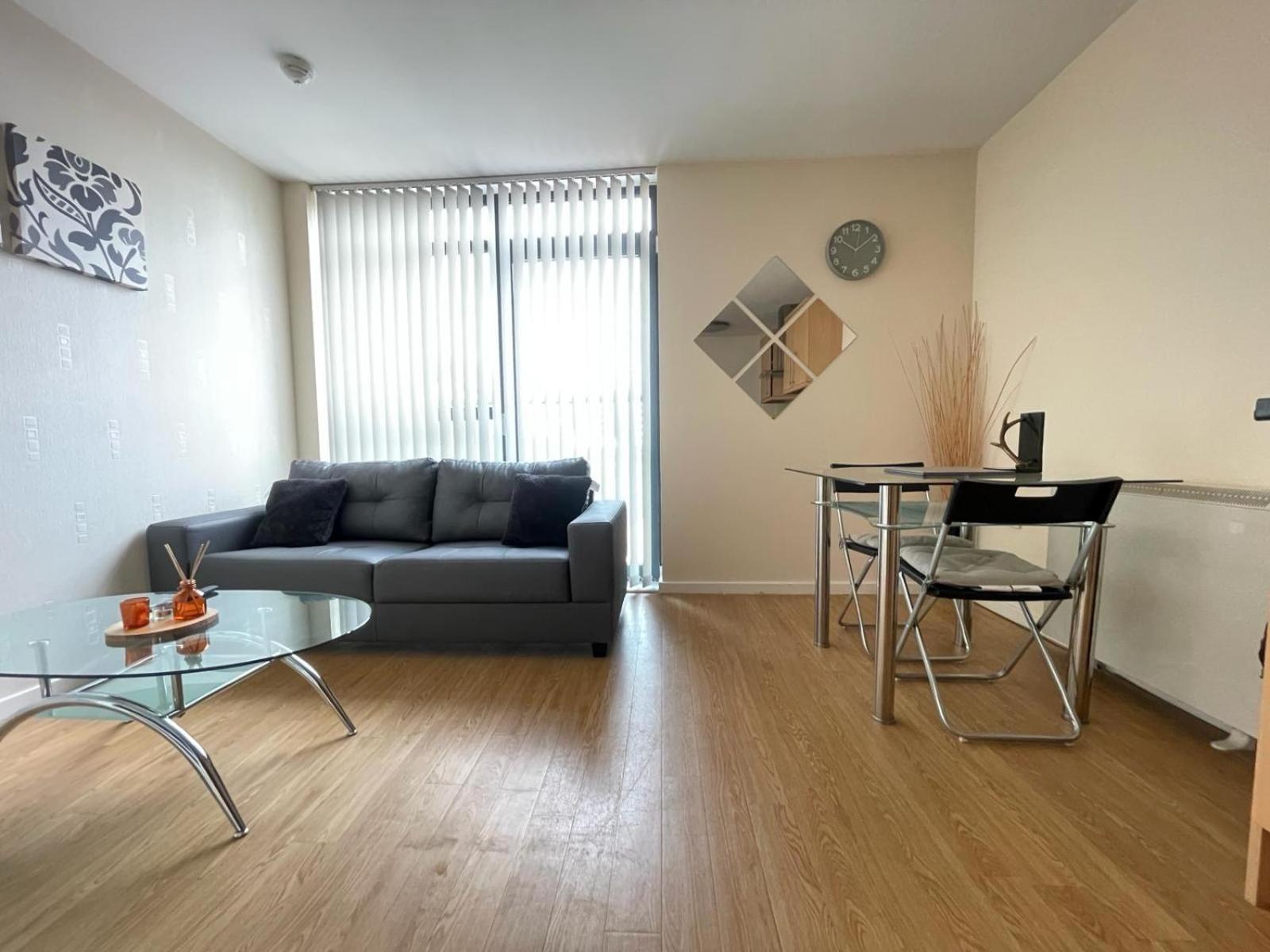 Apartment 1 Bed Modern With Free Parking, Centre