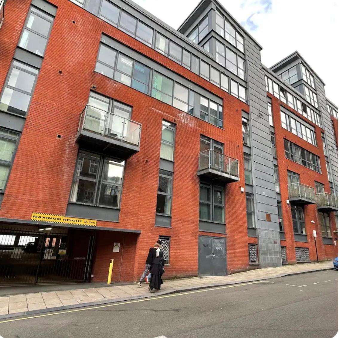Apartment 1 Bed Modern With Free Parking, Centre *