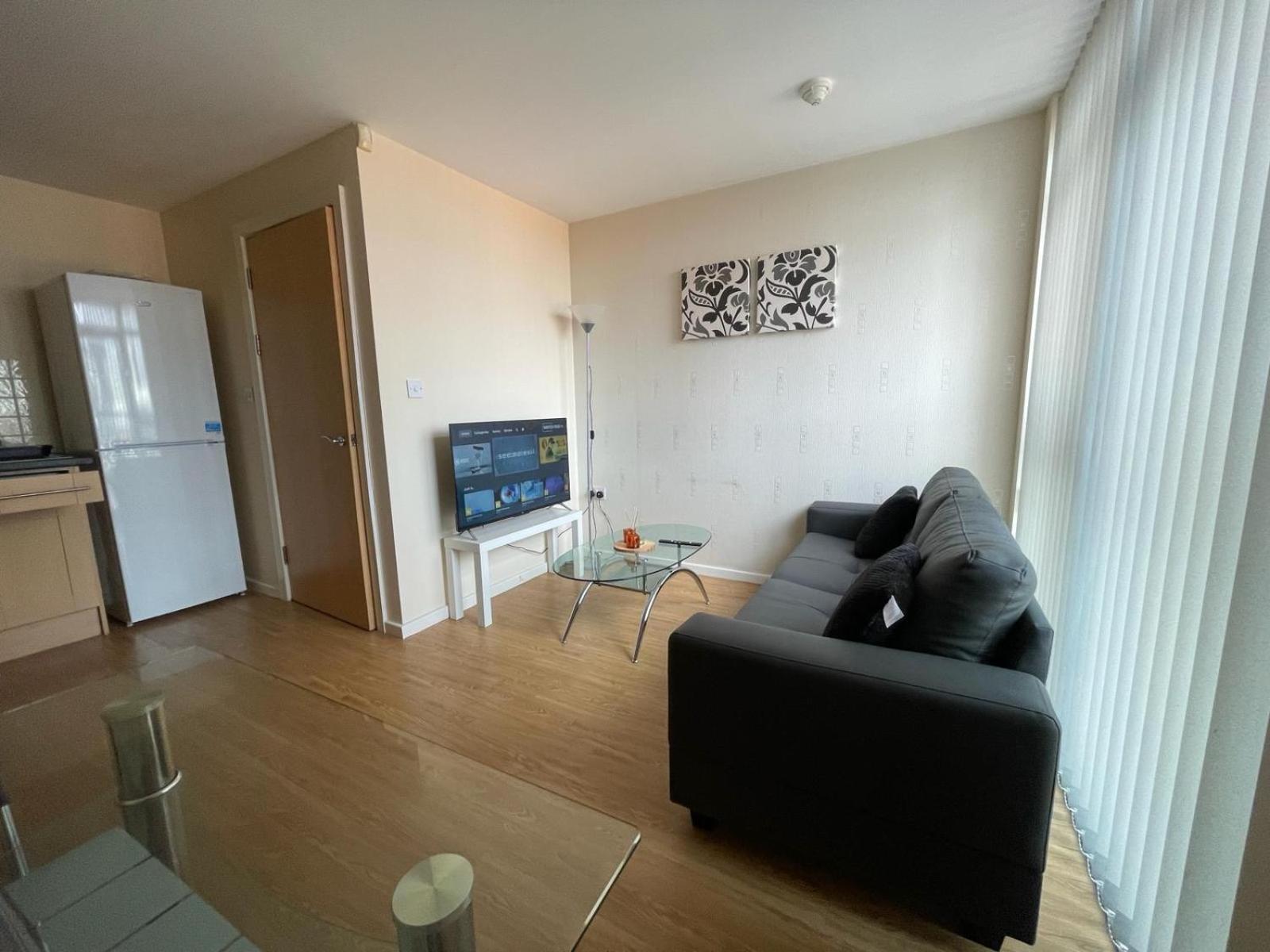 1 Bed Modern With Free Parking, Centre Apartment Sheffield