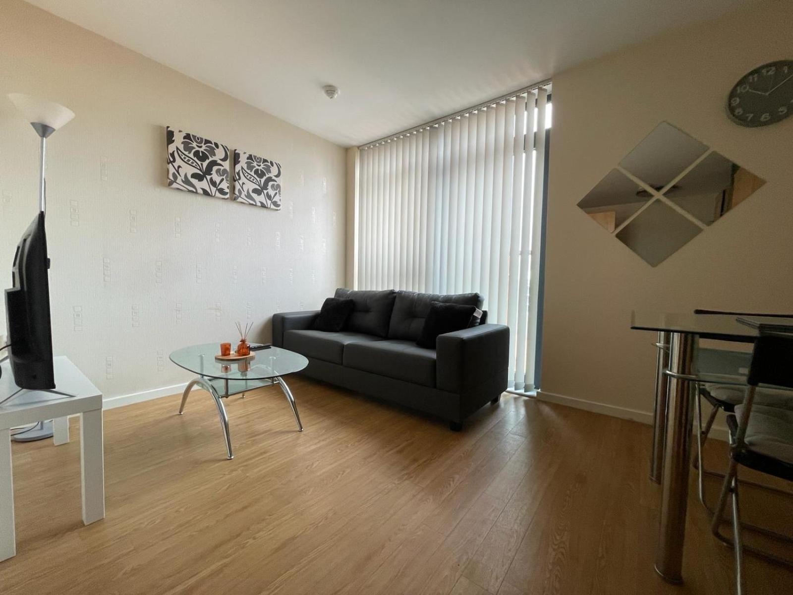 1 Bed Modern With Free Parking, Centre Sheffield