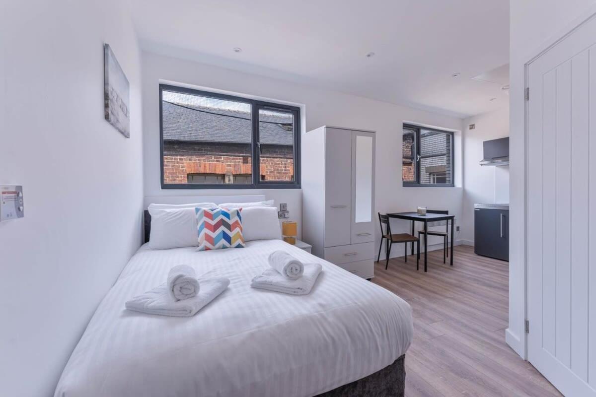 Modern And Bright In Apartment *