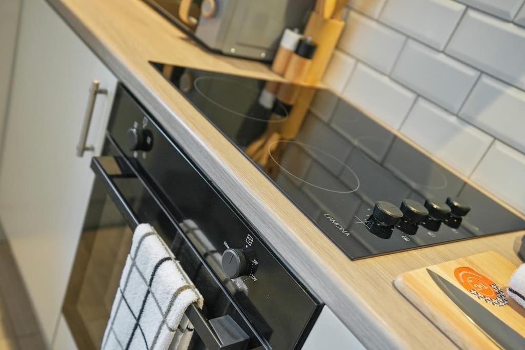 Apartment Modern 2 Bed Apt, 7ft Pool Table, Centre, Free Parking, Netflix - Hosted By Host Save Sheffield