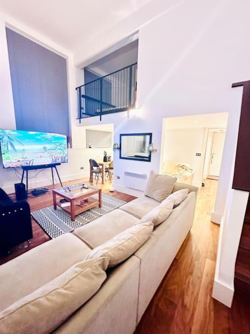 Exclusive - Very Spacious Apartment Sheffield