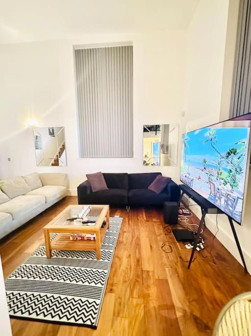 Exclusive - Very Spacious * Sheffield