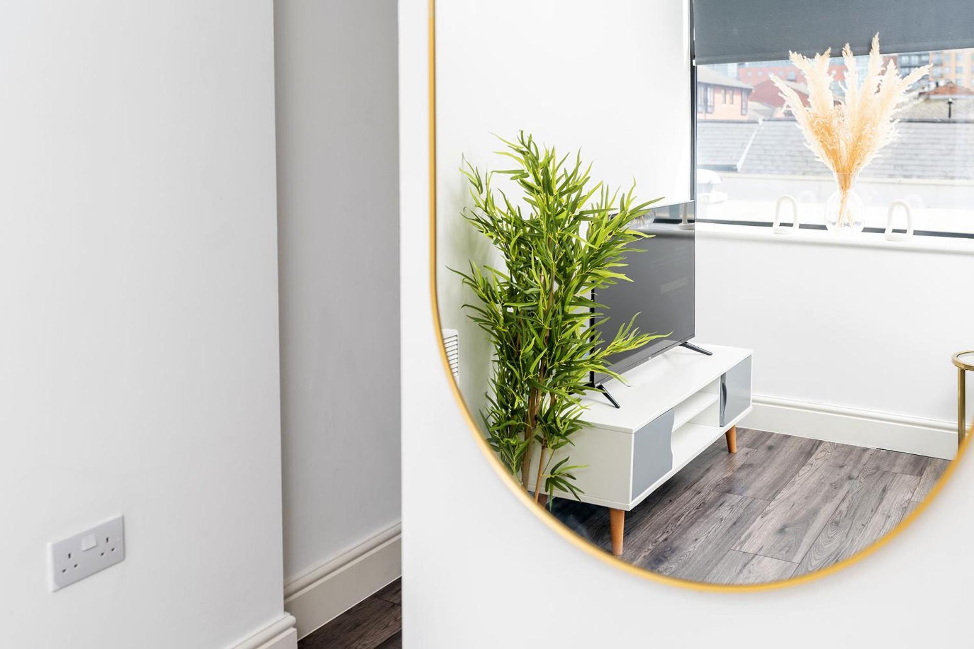 Exclusive One Bedroom - Centre - Free Wi-fi Netflix Apartment