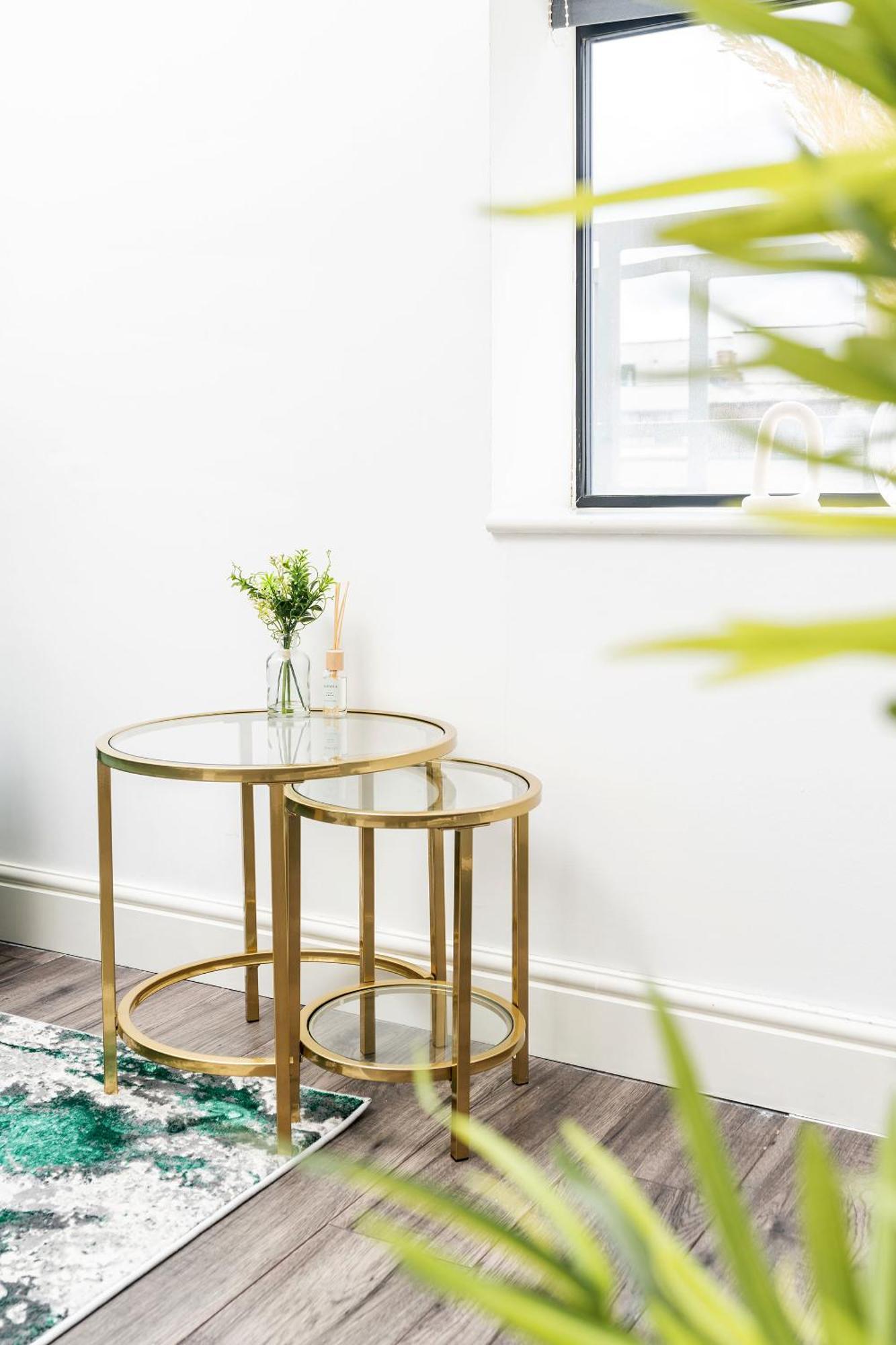 Exclusive One Bedroom - Centre - Free Wi-fi Netflix Apartment