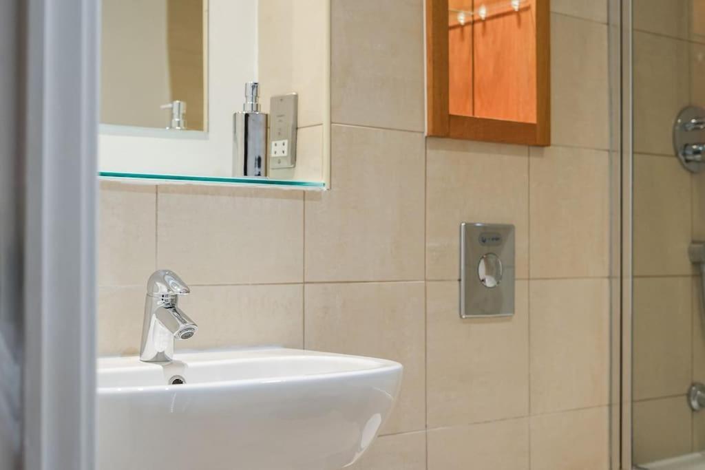 West One From With Secure Parking * Sheffield