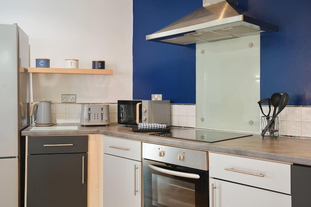 Apartment West One From With Secure Parking *