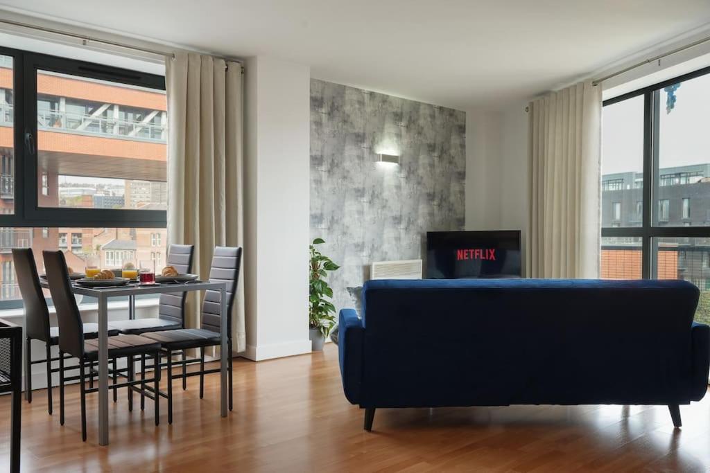 Apartment West One From With Secure Parking *