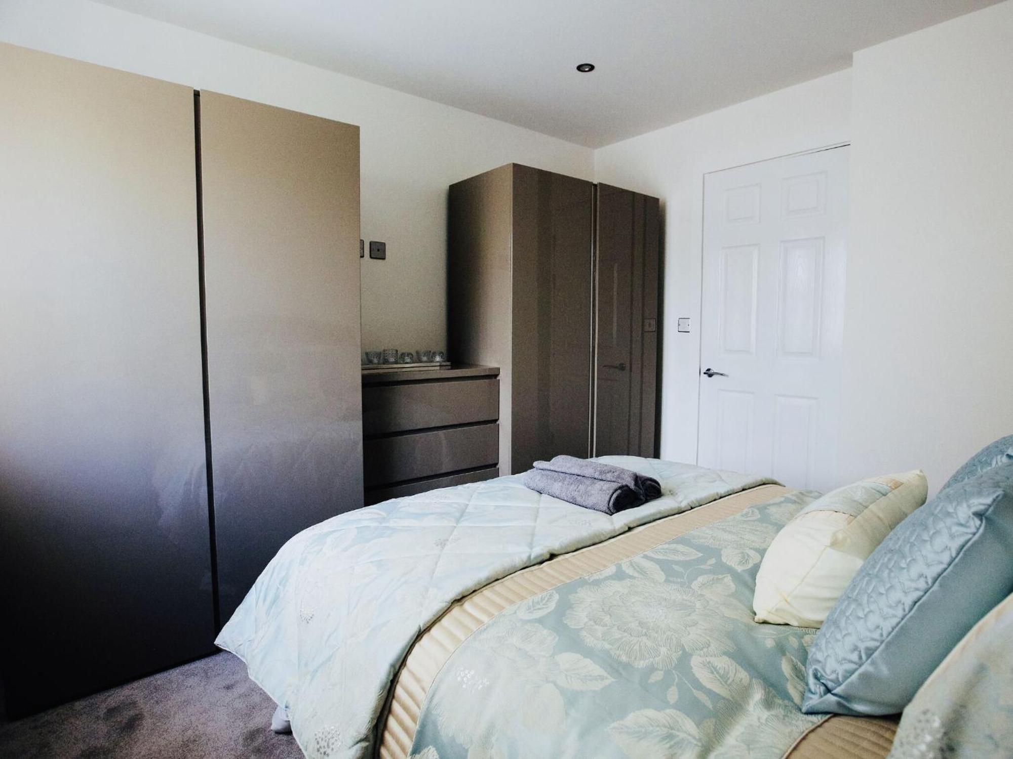 Apartment 1 And 2 Bedroom Shield House Centre