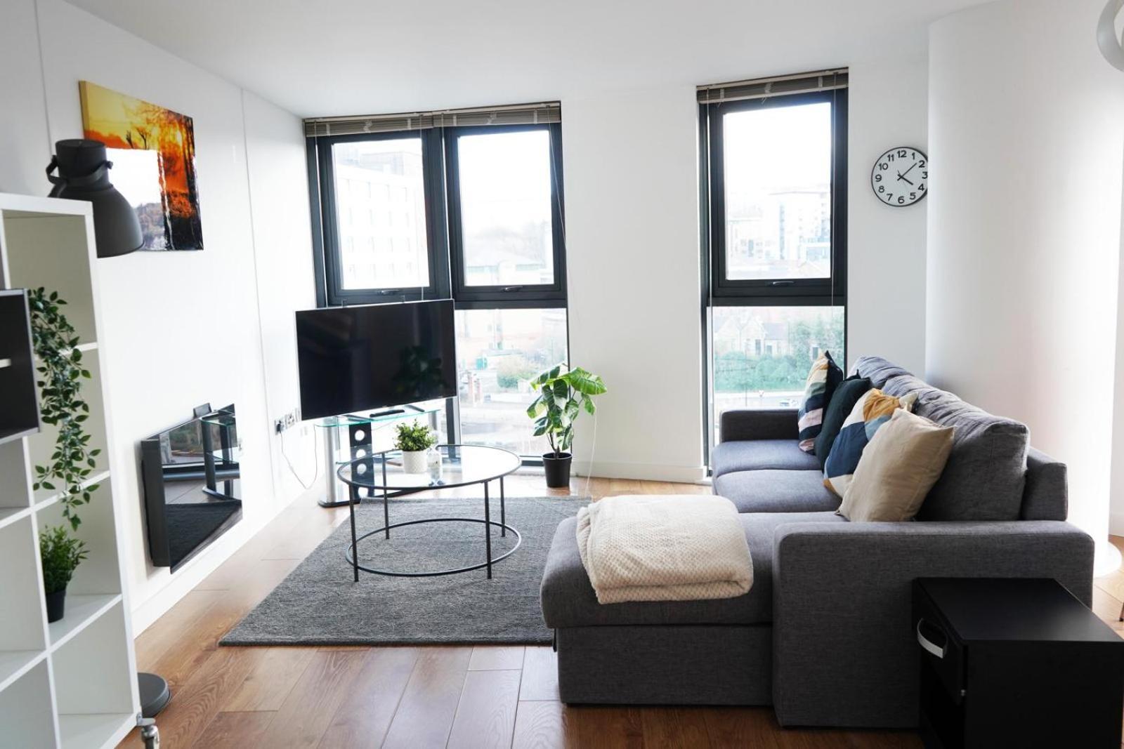 Inviting 2-bed In Apartment *