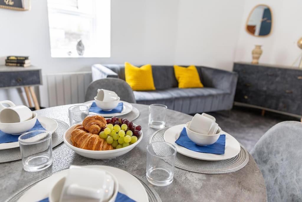 Immaculate Ground Floor Flat - Families