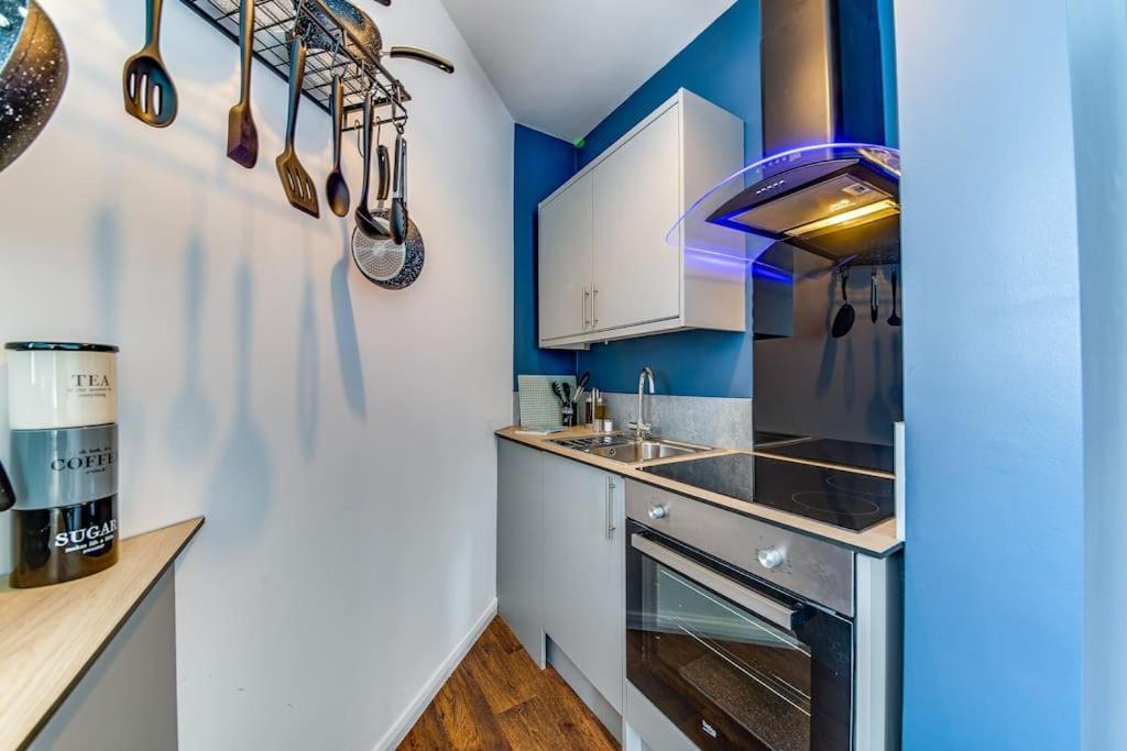 Immaculate Ground Floor Flat - Families Apartment *