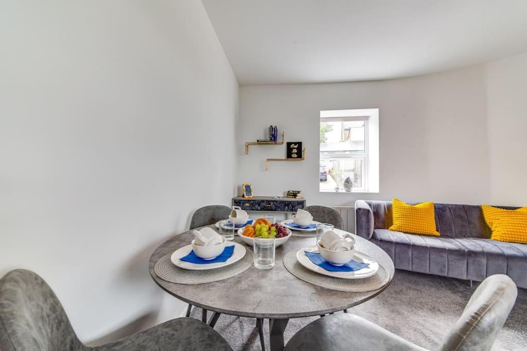 Immaculate Ground Floor Flat - Families Sheffield