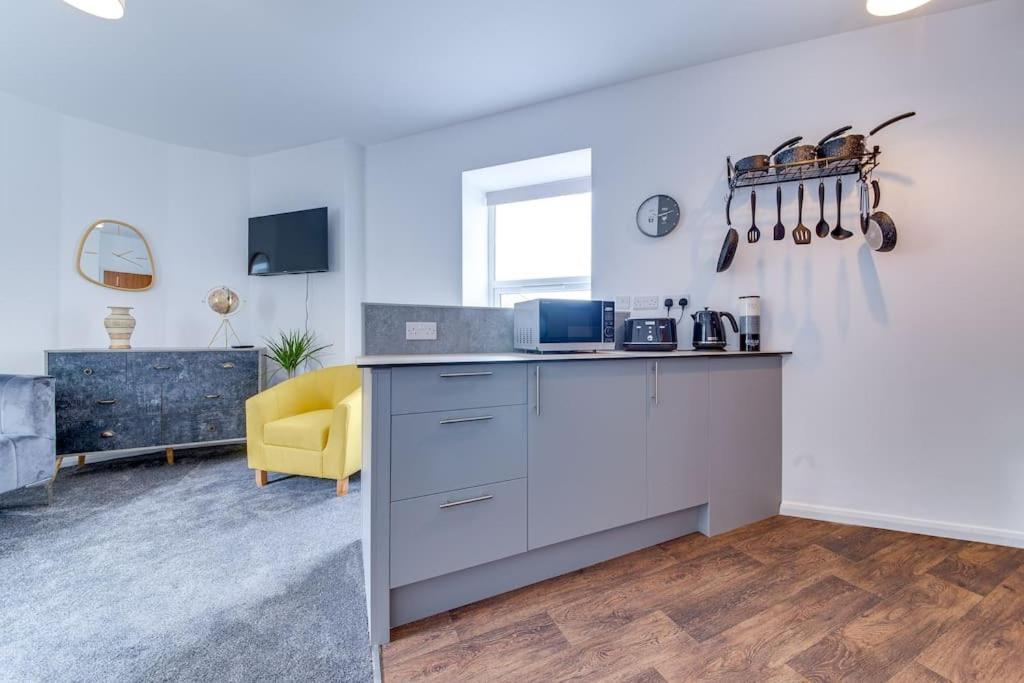 Immaculate Ground Floor Flat - Families