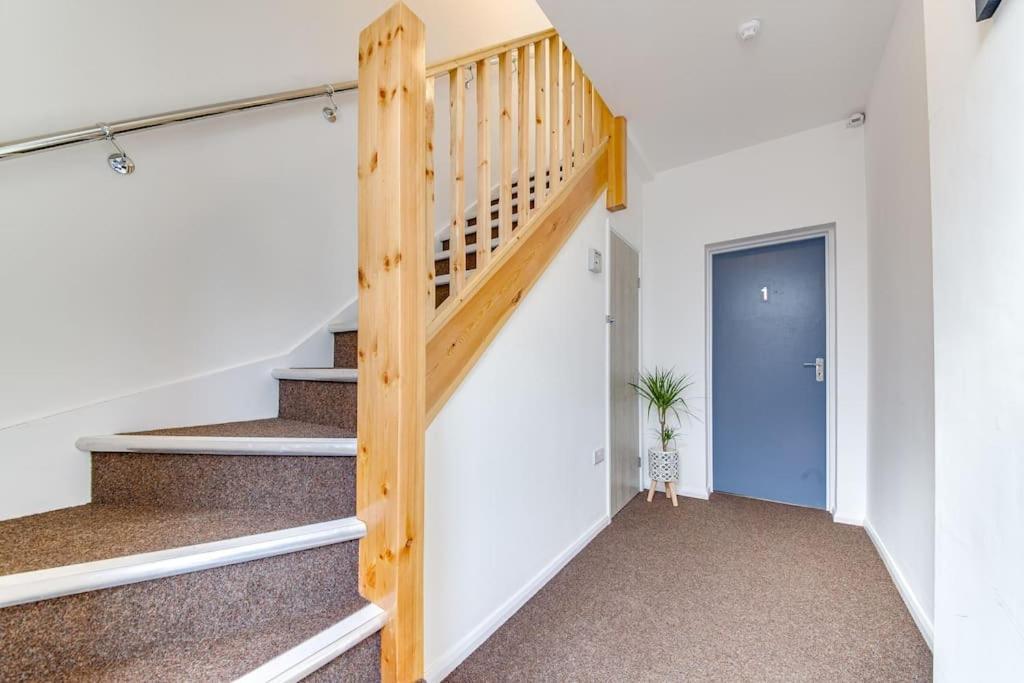 Immaculate Ground Floor Flat - Families Apartment *
