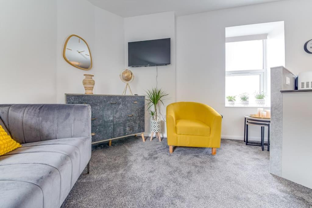 Immaculate Ground Floor Flat - Families Sheffield