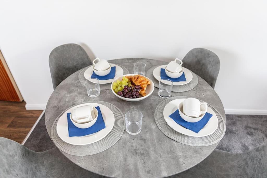 Immaculate Ground Floor Flat - Families *