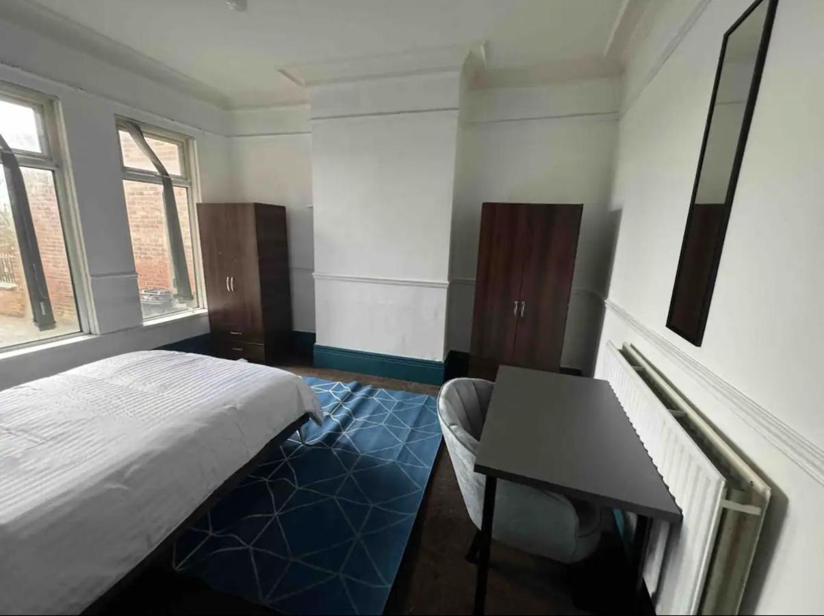 Homestay Comfortable In Shared Detached House - 2 *