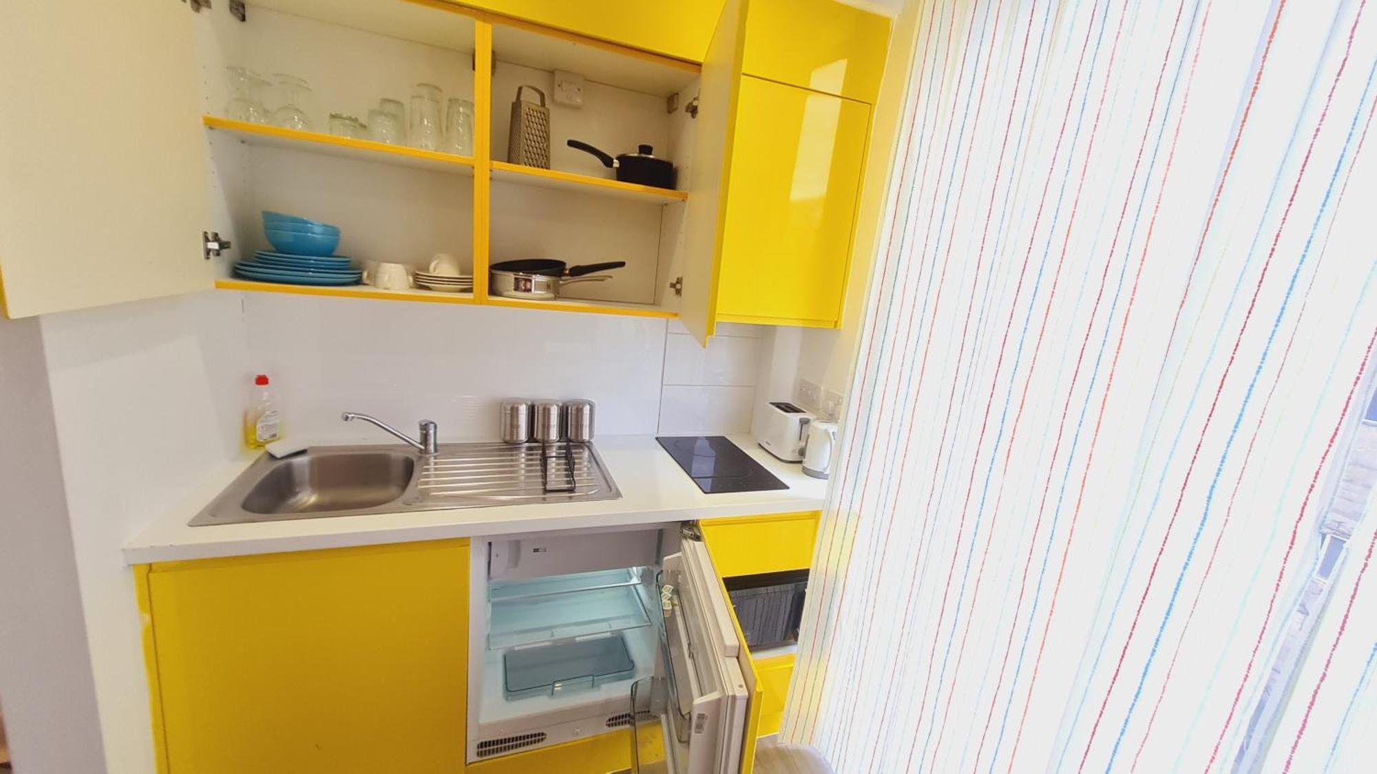 Apartment Compact Serviced Centre - Netflix, Wifi, Digital Tv *